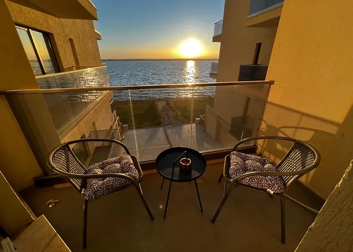 Solid Barrels Luxury Apartment Mamaia