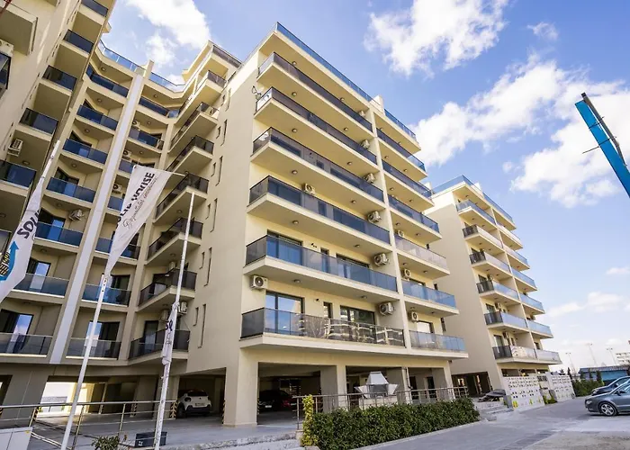 Solid Barrels Luxury Apartment Mamaia