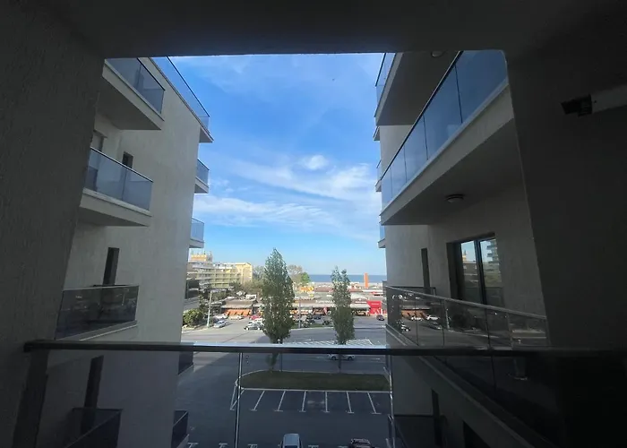 Solid Barrels Luxury Apartment Mamaia