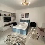 Solid Barrels Luxury Mamaia