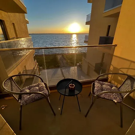 Solid Barrels Luxury Apartment Mamaia