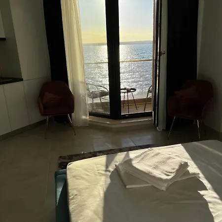 Solid Barrels Luxury * Mamaia