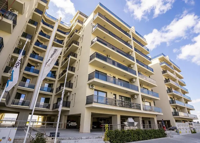 Daire Solid Barrels Luxury Mamaia