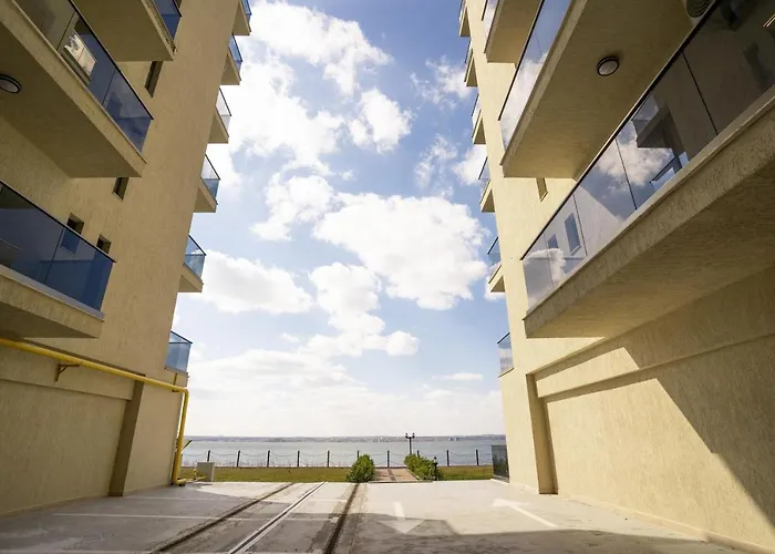 Daire Solid Barrels Luxury Mamaia