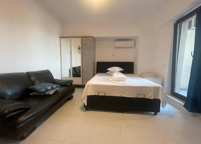 Solid Barrels Luxury Apartment Mamaia